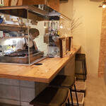 瀬戸内バル fuus。 - キッチンが見える臨場感たっぷりカウンター席