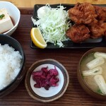 炭火焼鳥 おんどり - 鶏もも唐揚げ定食800円（税込）