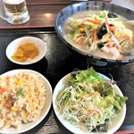 Chuugoku Kateiryouri Yuuraku Hanten - 野菜タンメンと半炒飯￥600