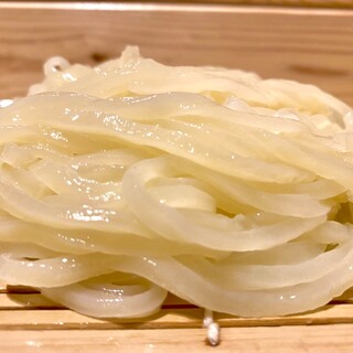 [Chewy x Guinee! 】Sparkling translucent noodles have a unique texture