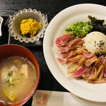 ポチの家 - ももたたきユッケ丼丼ランチ