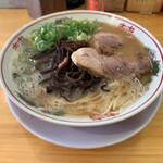 てっちゃん - ラーメン（700円）
                                キクラゲがデフォルトトッピングとなり
                                価格変更
                                