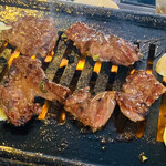 味源 - サービスのキャベツも一緒に！