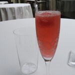 ヌキテパ - 西瓜のシャンパン。
      ノンアルコールです
      小池め(-_-ﾒ)