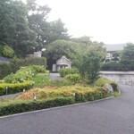 ヌキテパ - 坂を少し登ったところに清泉女子大学があります。