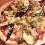 オーブン　カトウ - 茄子とキノコのピザ