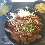 東灘ビーフ　肉ゲキジョウ（劇場） - ハラミ丼 880円