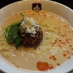 餃子と担々麺 吟 - 白胡麻担々麺・大盛り・900円