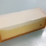 チーズケーキオッコ - カットチーズケーキ（はしっこ）330円