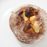 カミバン - 【2021.07】白いちじくとクリームチーズのぱん(280円)