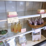 クイーンズベーカリーカフェ - 店内のパン