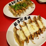 Gyouza Sakaba Kadojirou - 肉餃子(梅しそトッピング)&ニンニク餃子(チーズトッピング)