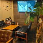 Cafe&Bar Paulownia - 店内（伺った日は郡山市時短要請前で夜も酒類OK）