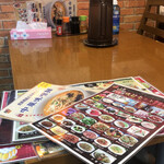 オーダー式食べ放題 本格中華 福家  横須賀中央 - テーブルにはメニューがいっぱい