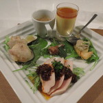 レンゲ - タパス盛合せ:上海蟹のビスク、上海蟹の茶碗蒸し、蛤のフリット 花山椒塩で、燻製した牡蠣のムース、四川風よだれ鶏1