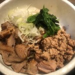 鴨出汁中華蕎麦 麺屋yoshiki - 炙り鴨肉と鴨挽肉丼
