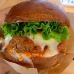 COMMON FOOD & DRINK - 鹿肉バーガー