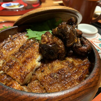 鰻う おか冨士 - 肝付きのひつまぶし。肝の盛りも贅沢に。