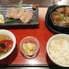 Tanjirou - 牛タン焼き＆煮込み定食　配膳された膳（位置がちょっと・・・）