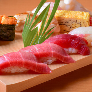 Enjoy our tamagoyaki and a wide variety of Sushi made with our original soup stock◎