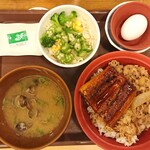 Sukiya - うな牛～オクラサラダ+しじみ汁+生卵