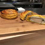 銀座 大石 - アワビのパイ包み焼き　焼きたて切りたて断面図