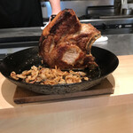 銀座 大石 - 豚のロースト焼きたて。巌のよう。