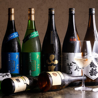 We offer seasonal sake and wine.