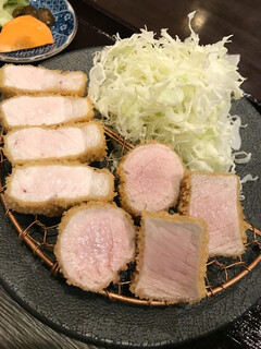 Ajibutarikiichi - お肉はしっとり柔らか。
                        お塩をつけて、甘みを感じながら頂きました。