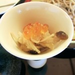 日本料理 にじ - 小鉢　キノコとイクラ