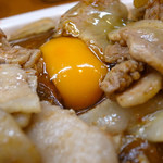 スタミナカレーの店バーグ - カレーに生卵は鉄板！