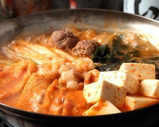Horumon Yamato - 唐辛鍋。播州地方で定番のお鍋。旨味と辛さの極味をお楽しみください！