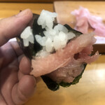 Sushishin - ネギトロの手巻き。ちょっとボケちゃった