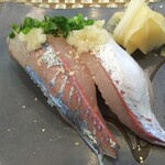 玄海鮨 - 追加  アジ２貫   水槽から上げて下さいました。