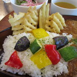 テラス8890 - 「日替わりスパイシーチキンカレー」（1,000円）