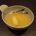 松もと - 吸物代わりに○鍋スープ。