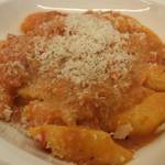 トラットリア 29 - 「ニョッキ　にんにくたっぷりトマトソース」：トマトソースの濃厚なコク！レモンの香りが軽やかな余韻♪
      