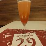 トラットリア 29 - 「季節の果実のスプリッツア」：プラムをコンポートにして
      スプマンテを注いだもの♪
      
