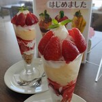 ノワール - レアチーズと苺のパフェ 550円