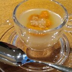TXOKO - 玉ねぎとウニの冷たいスープ。