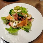 Restaurant Raphael - スモークサーモンとカッテージチーズの冷製バジルパスタ全景