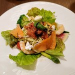 Restaurant Raphael - 上空から　スモークサーモンとカッテージチーズの冷製バジルパスタ