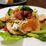 Restaurant Raphael - 横から　スモークサーモンとカッテージチーズの冷製バジルパスタ