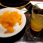 Ariran bettei - 杏仁豆腐+みかんとオレンジジュース