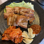 韓国料理とサムギョプサル 豚まる - 