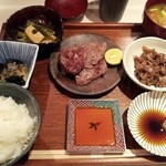 おにく 花柳 - 12.10.29【月曜ランチ20食限定】和牛御膳(1000円)