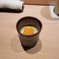 匠 進吾 - アサリ出汁の冷製茶碗蒸しは中に枝豆のすり流し、バフンウニを乗せて