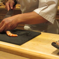 我逢人 - 部屋では自分で剥いて握って…