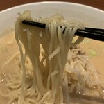 仙桃 - タンタンメン、麺リフト