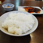 おおみや - ご飯は普通盛り